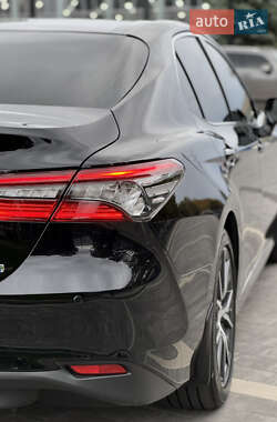 Седан Toyota Camry 2021 в 