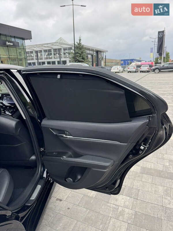 Седан Toyota Camry 2021 в Днепре