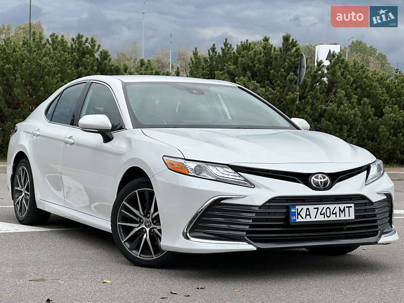 Toyota Camry 2021