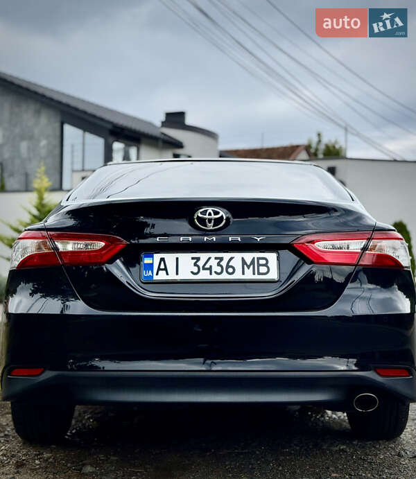 Седан Toyota Camry 2018 в Києві