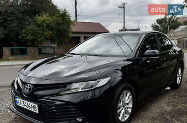Седан Toyota Camry 2018 в Киеве