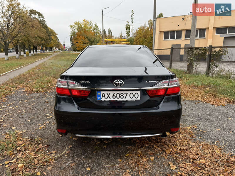 Седан Toyota Camry 2016 в Харкові