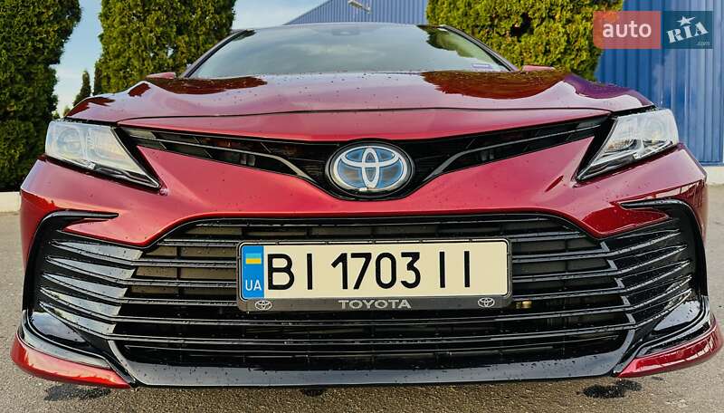 Седан Toyota Camry 2022 в Полтаве