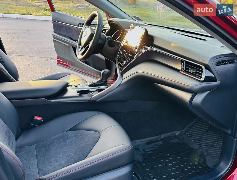 Седан Toyota Camry 2022 в Полтаве