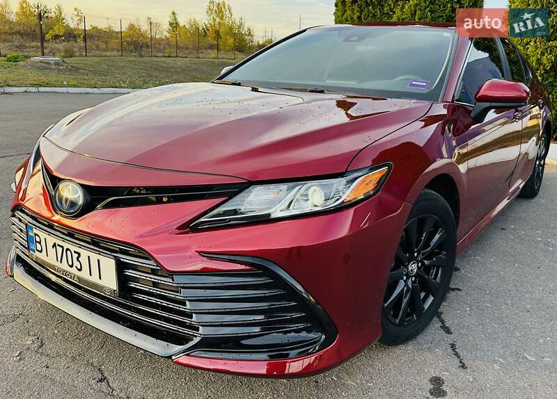 Седан Toyota Camry 2022 в Полтаве