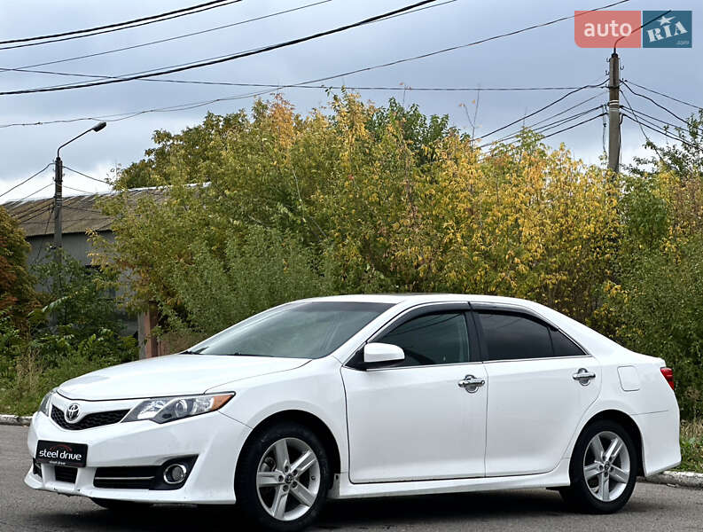 Седан Toyota Camry 2013 в Миколаєві