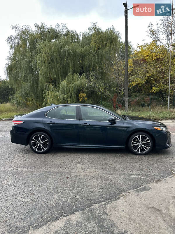 Toyota Camry 2019