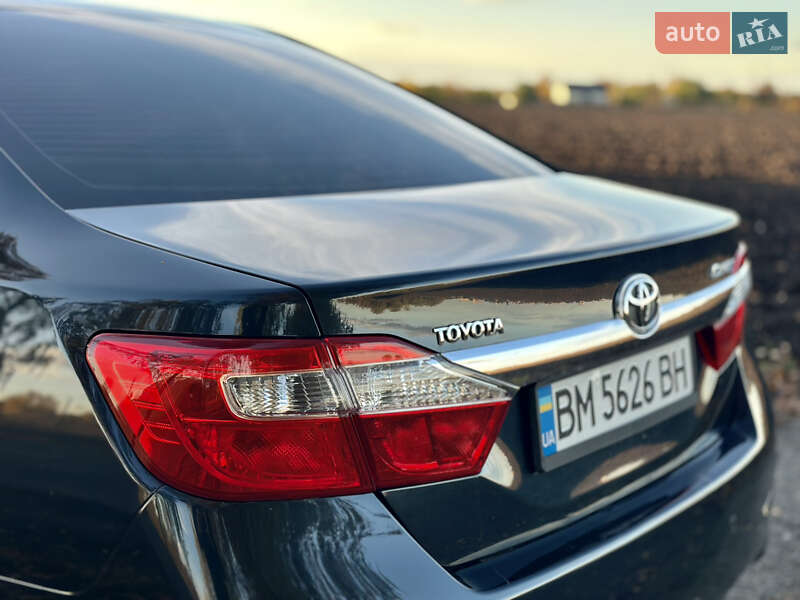 Седан Toyota Camry 2013 в Сумах
