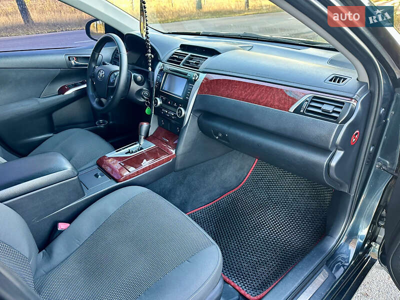 Седан Toyota Camry 2013 в Сумах