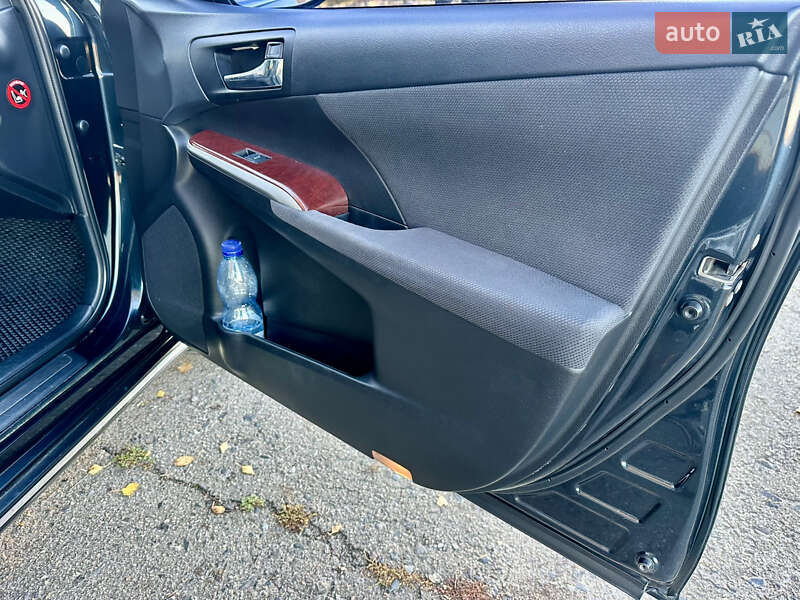 Седан Toyota Camry 2013 в Сумах