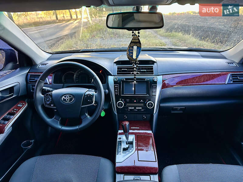 Седан Toyota Camry 2013 в Сумах