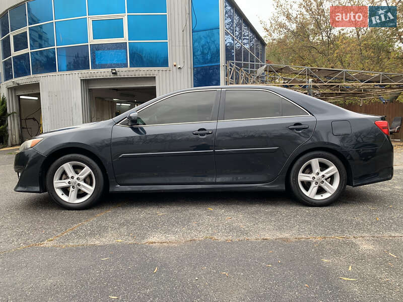 Седан Toyota Camry 2014 в Харькове