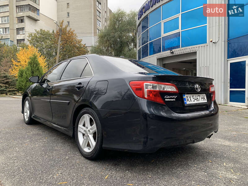 Седан Toyota Camry 2014 в Харькове