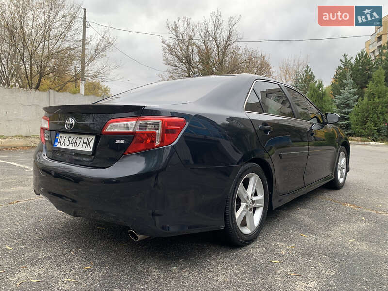 Седан Toyota Camry 2014 в Харькове