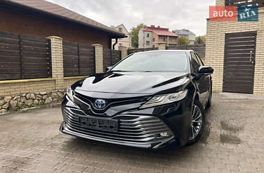 Седан Toyota Camry 2019 в Тернополе