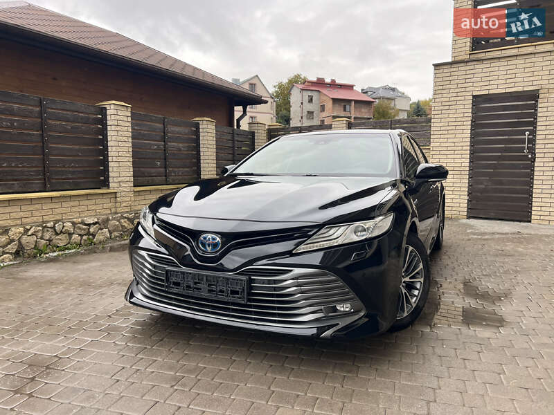 Toyota Camry 2019