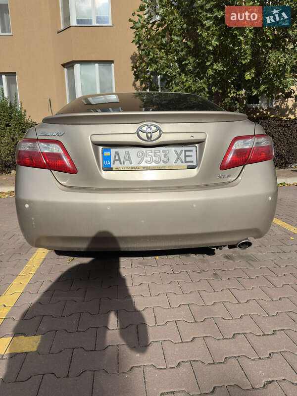 Седан Toyota Camry 2007 в Софіївській Борщагівці
