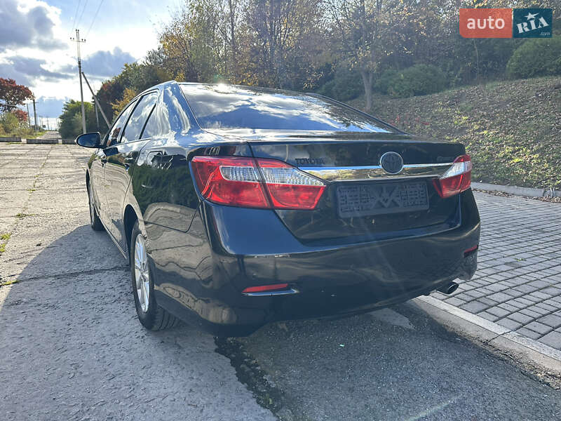 Седан Toyota Camry 2013 в Львове