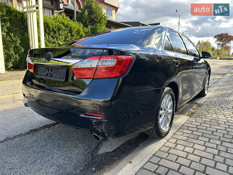 Седан Toyota Camry 2013 в Львове