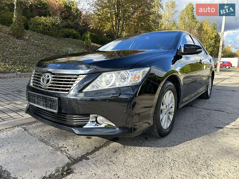 Седан Toyota Camry 2013 в Львове