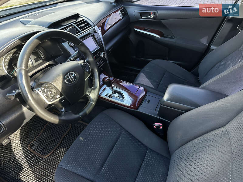 Седан Toyota Camry 2013 в Львове