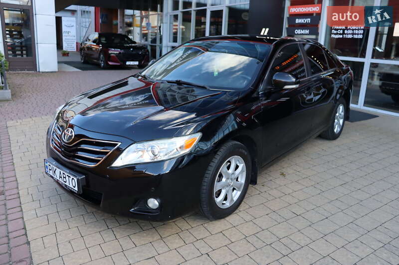 Седан Toyota Camry 2011 в Львові