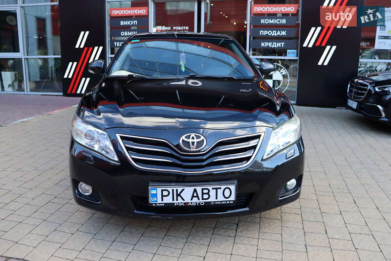 Седан Toyota Camry 2011 в Львові