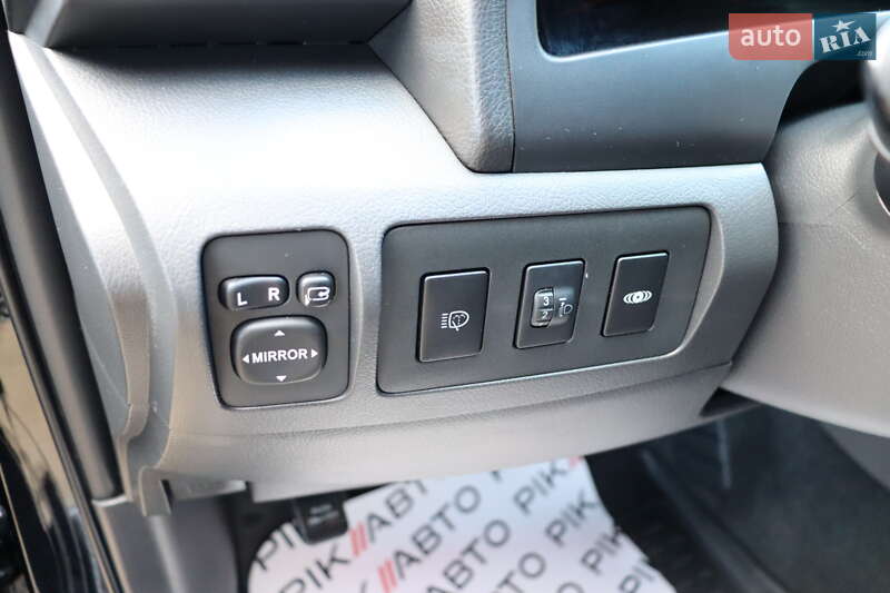 Седан Toyota Camry 2011 в Львові