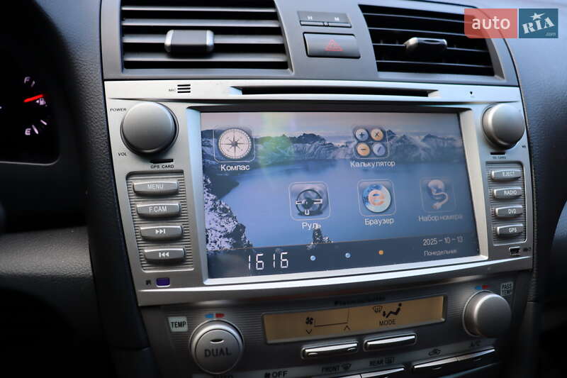 Седан Toyota Camry 2011 в Львові