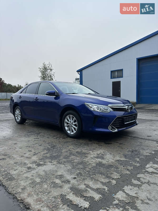 Седан Toyota Camry 2016 в Луцьку