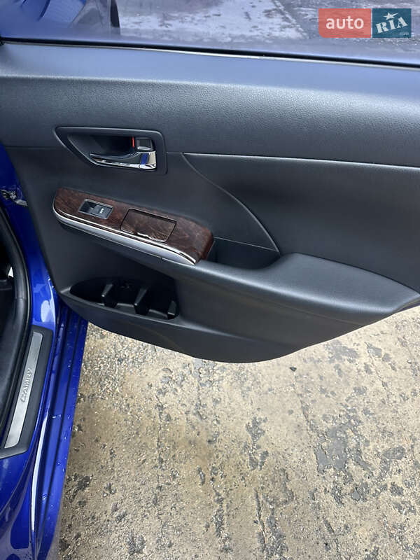 Седан Toyota Camry 2016 в Луцьку