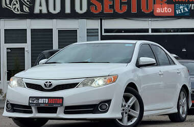 Седан Toyota Camry 2014 в Харкові