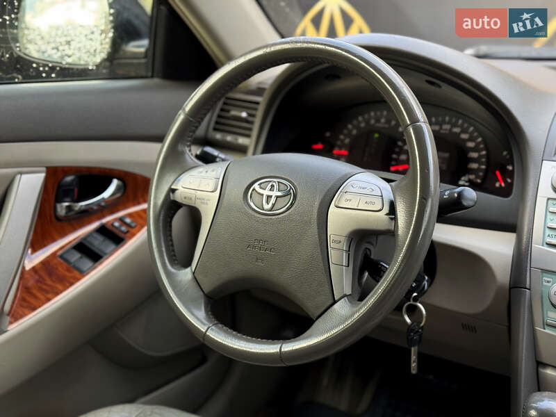 Седан Toyota Camry 2008 в Києві