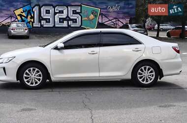 Седан Toyota Camry 2015 в 