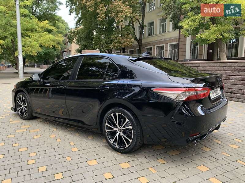 Седан Toyota Camry 2018 в Одессе