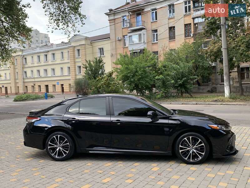 Седан Toyota Camry 2018 в Одессе