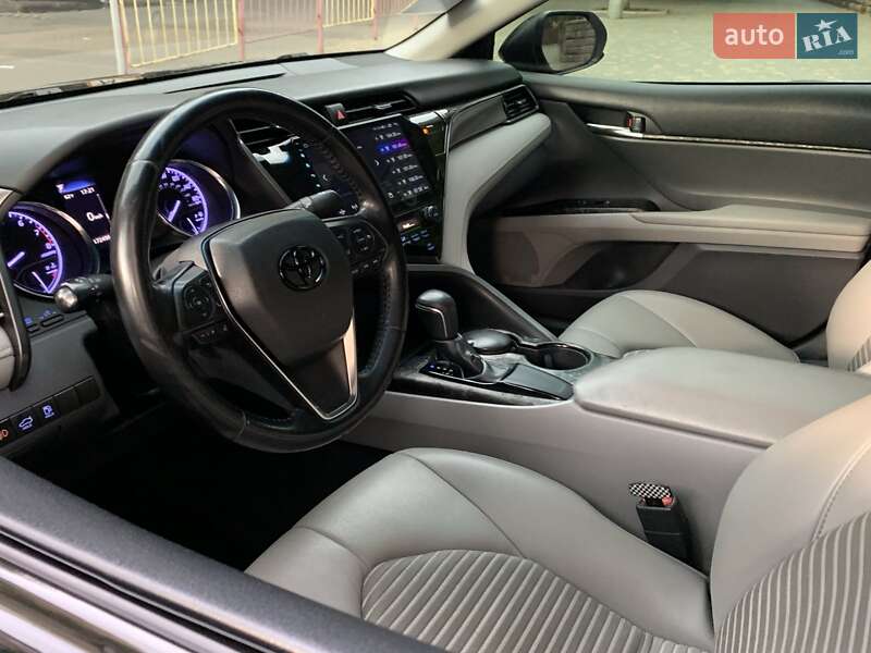 Седан Toyota Camry 2018 в Одессе