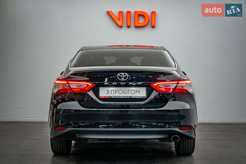 Седан Toyota Camry 2018 в Києві