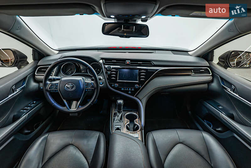 Седан Toyota Camry 2018 в Києві