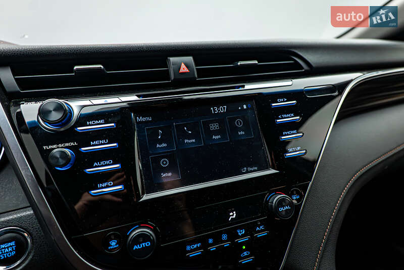 Седан Toyota Camry 2018 в Києві