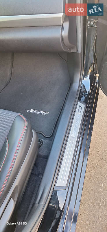 Седан Toyota Camry 2017 в Киеве фото 63 Седан Toyota Camry 2017 в Киеве