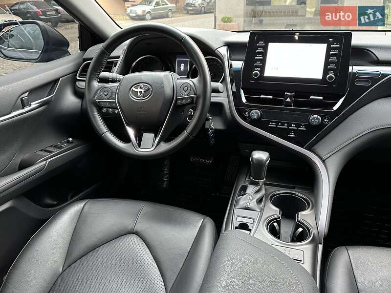Седан Toyota Camry 2021 в Харькове