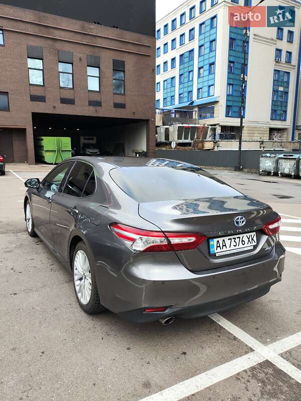 Седан Toyota Camry 2017 в Киеве