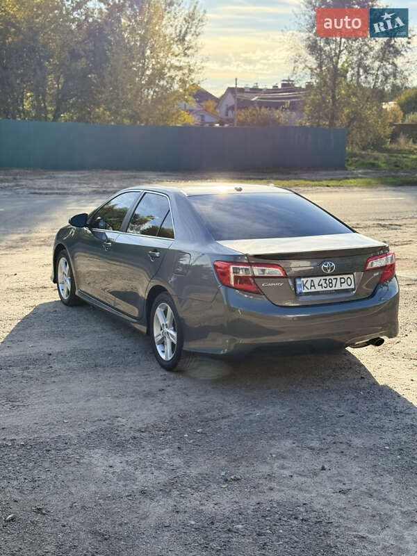 Седан Toyota Camry 2014 в Киеве