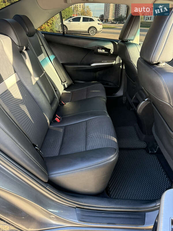 Седан Toyota Camry 2014 в Киеве