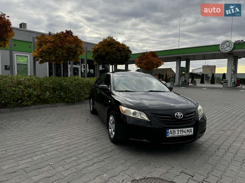Седан Toyota Camry 2007 в Виннице