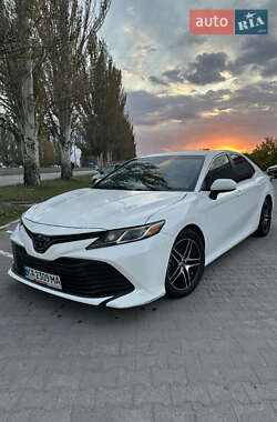 Седан Toyota Camry 2018 в Дніпрі