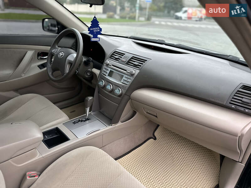 Седан Toyota Camry 2007 в Виннице
