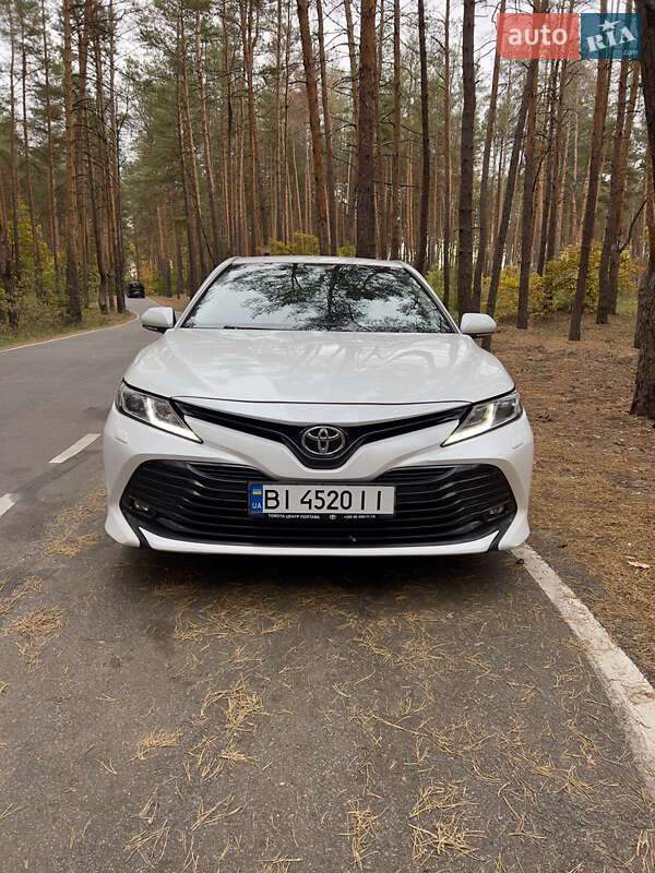 Седан Toyota Camry 2018 в Валках