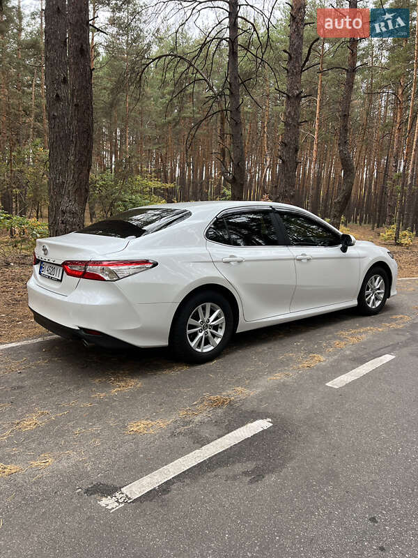 Седан Toyota Camry 2018 в Валках